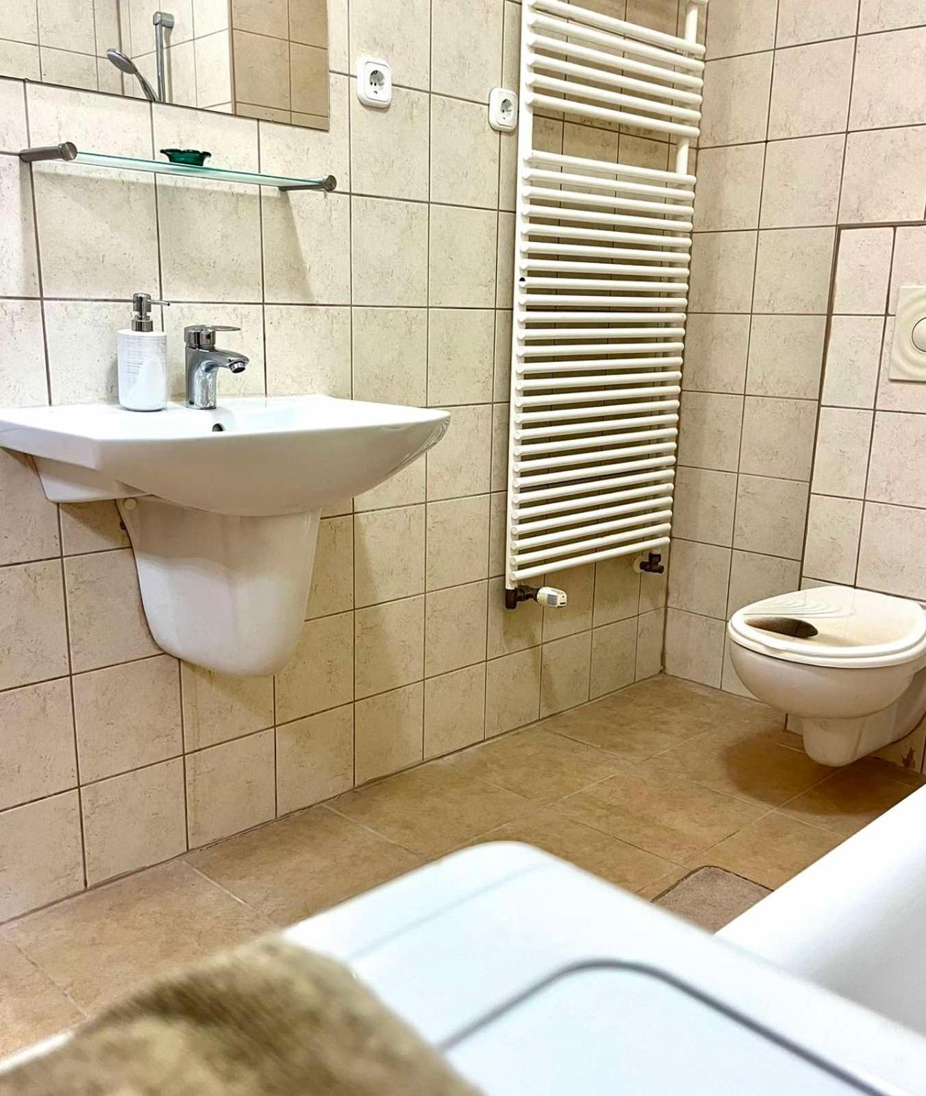 Zen Apartman Budakalasz Luaran gambar